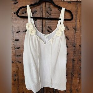 Elegant Cream Sleeveless Top Size Medium